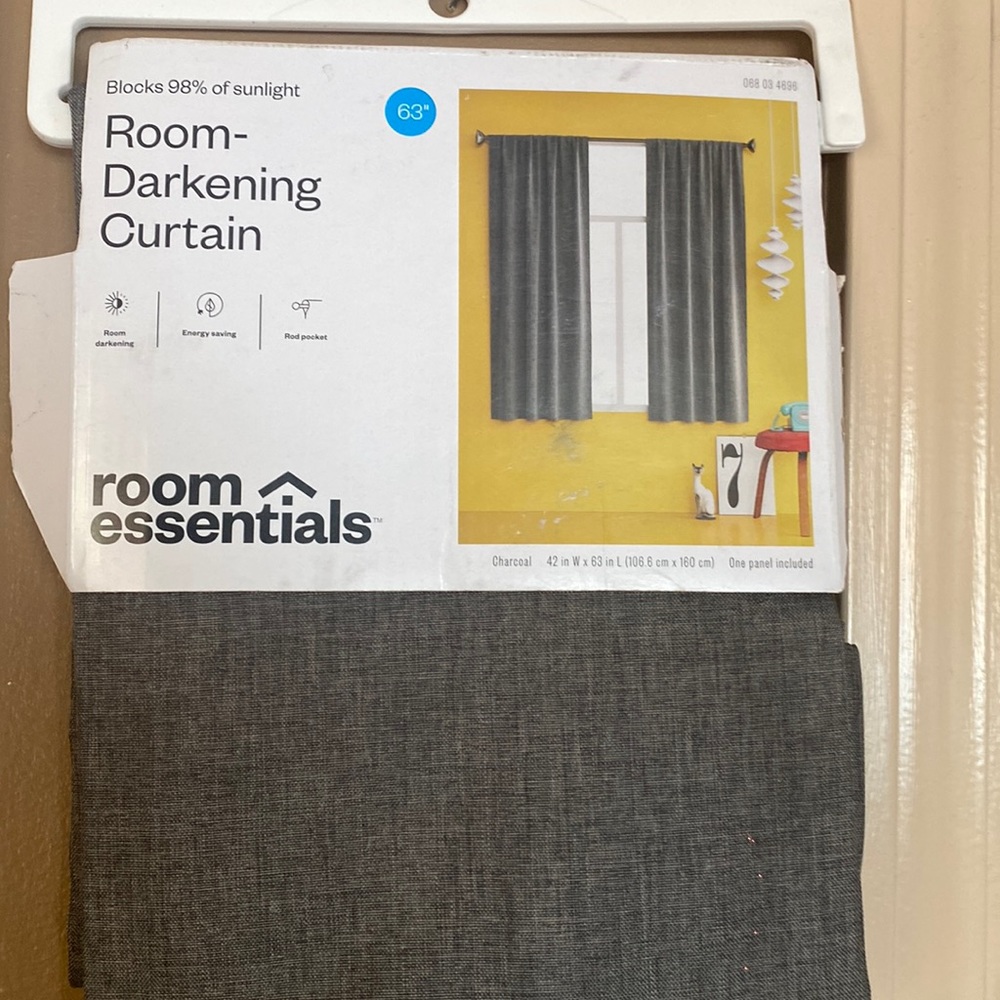 Room darkening curtain